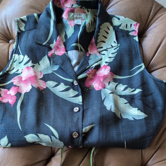 Tommy Bahama Black Floral Sleeveless Silk Button Down Top - Picture 5 of 6